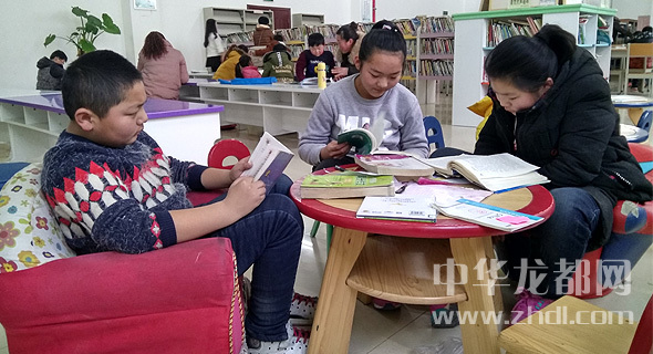 市圖書館里樂趣多